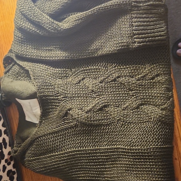 Sweater - Picture 3 of 3